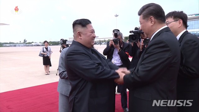 <b>김정은</b>, 중 <b>국경절</b> 맞아 <b>시진핑에</b> 축전…"친선관계 더 발전될 것"