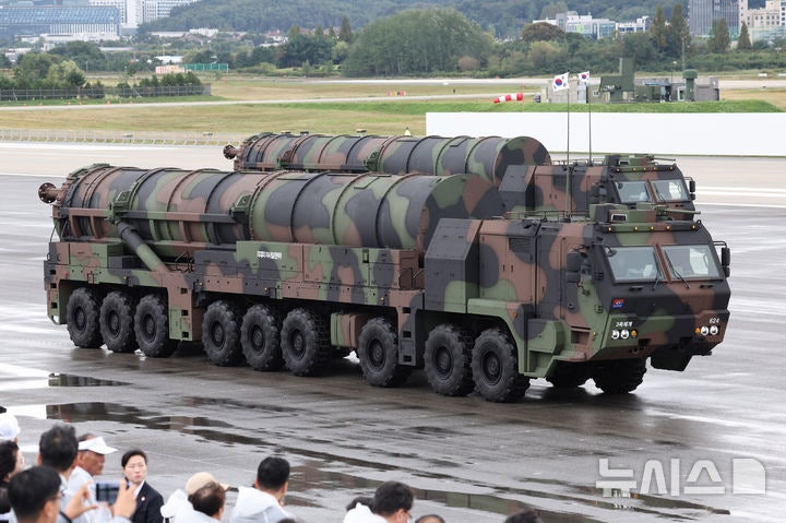 지상엔 '현무-5', <b>상공</b>엔 '미 B-1B'…북한 두려워하는 무기 총집합