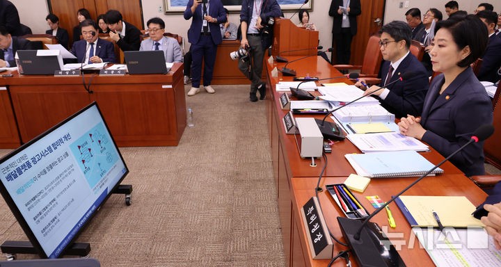 배달앱 갑질 <b>도마</b> 위…오영주 "영세 소상공인 도움 필요"