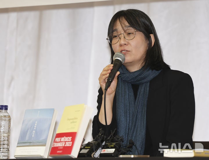 아이 안 낳으려던 <b>한강</b>, 마음 돌린 남편의 한마디…"여름 수박은 달잖아...