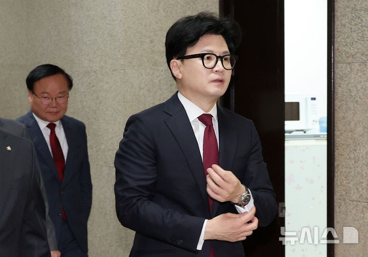 <b>한동훈</b> "김 <b>여사</b>, 대외 활동 중단해야…대통령실 인적쇄신 시급"