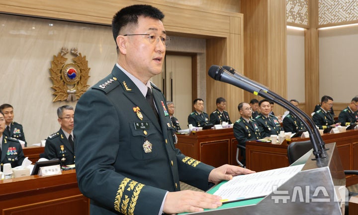 업무현황 보고하는 <b>박안수</b> 육군<b>참모총장</b>