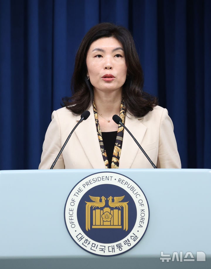 <b>유혜미 저출생 대응수석</b>, 현안 브리핑