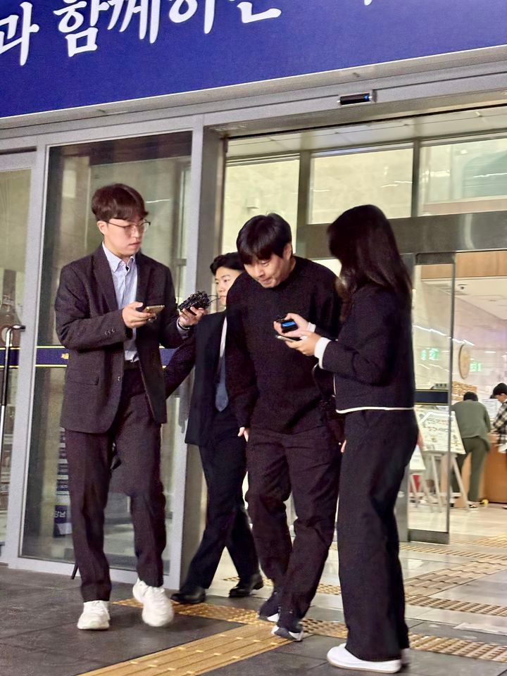 경찰 "개그맨 <b>이진호</b>, <b>차용사기</b> 혐의도 조사 중"