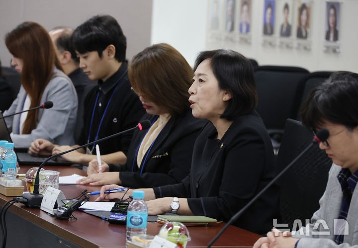 <b>다문화가족</b> 참여위원 <b>위촉식</b>, 인사말하는 신영숙 차관