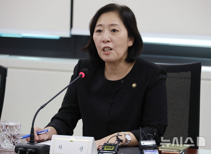 <b>다문화가족</b> 참여위원 <b>위촉식</b>, 인사말하는 신영숙 차관
