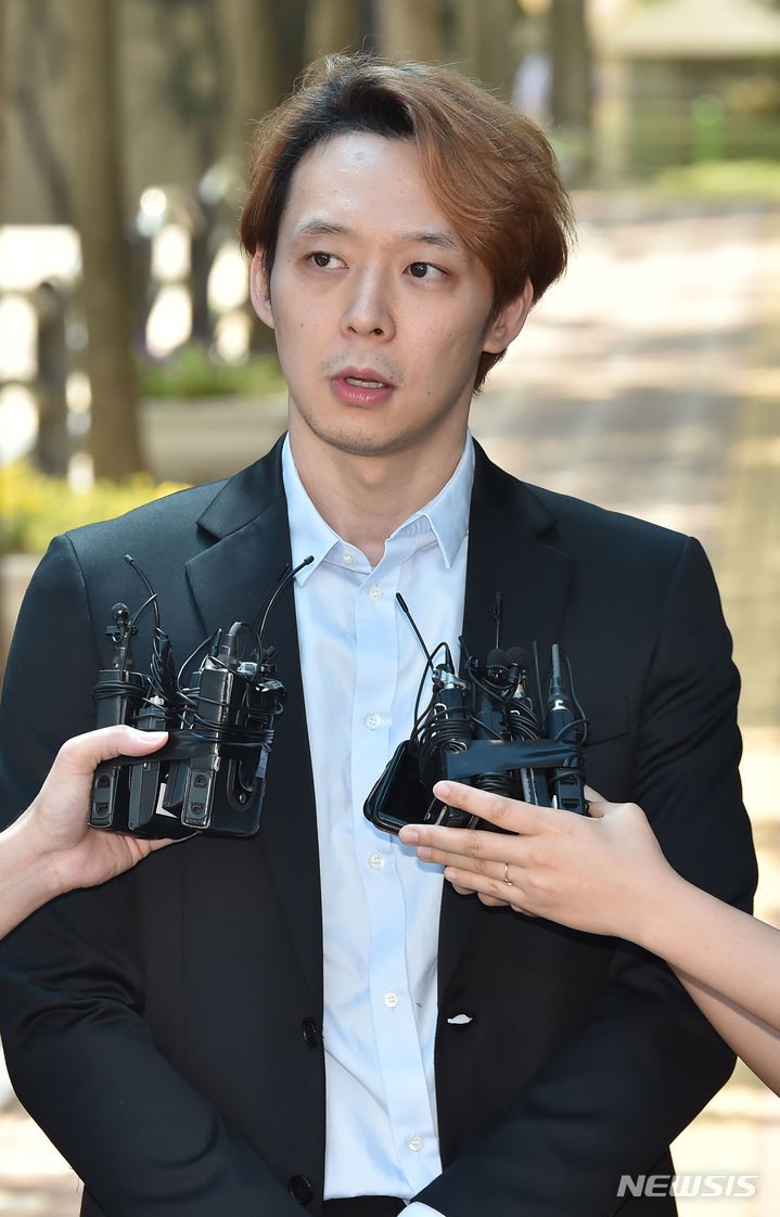 "<b>박유천</b>이 <b>급여</b> 안 줘" 주장 전 매니저, <b>손배소</b> 패소