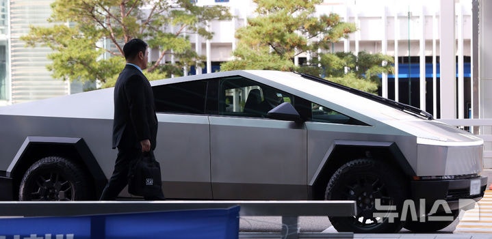 <b>지드래곤</b>이 타고 온 <b>사이버 트럭</b>