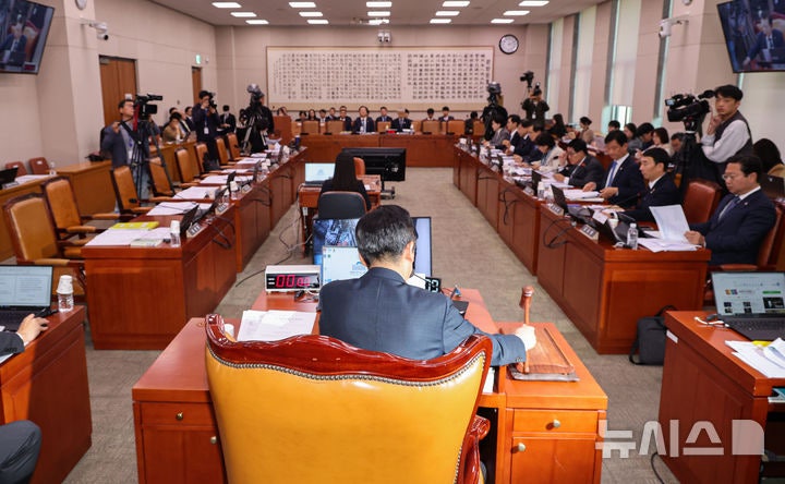 국회 <b>법사위</b> '김건희 <b>특검법</b>' 처리…여 의결 불참