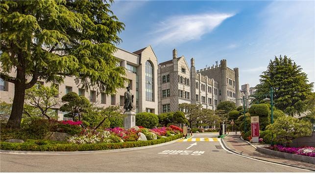 <b>동덕여대</b> 총학생회, 남여<b>공학</b> 전환에 "철회 촉구"