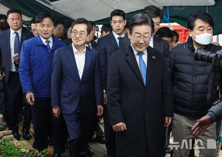 못골시장 찾은 <b>이재명</b>-<b>김동연</b>