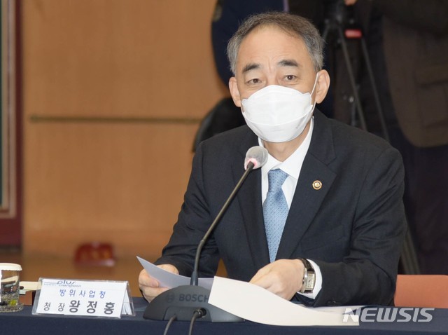 경찰, <b>왕정홍</b> 전 <b>방사청</b>장에 '변호사법 위반' 혐의 <b>구속영장</b>