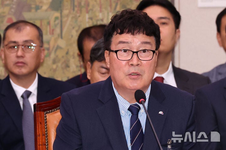 <b>경찰</b>, '횡령·배임 혐의' <b>김택규</b> 배드민턴협회장 <b>압수수색</b>