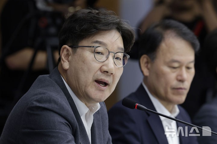 <b>권성동</b>, <b>당원게시판</b> 논란에 "한동훈이 문제 해결 키 갖고 있다"