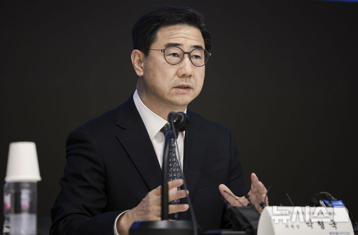 <b>의협</b> 비대위 "의료계 2곳 <b>알리바이용 협의체</b>서 나와야"