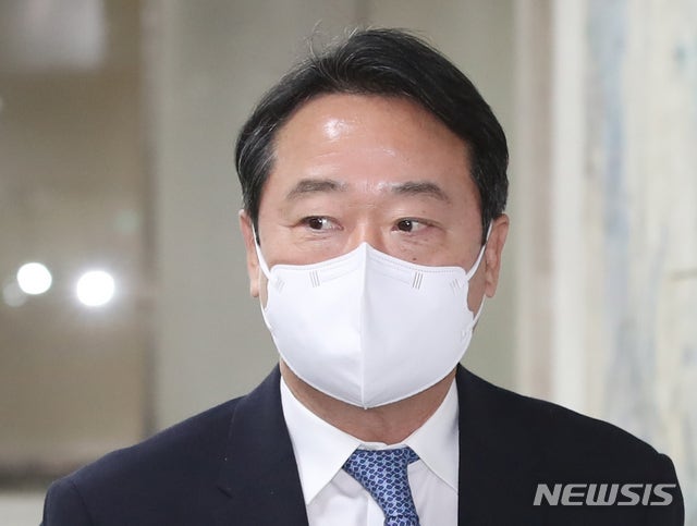 '<b>코오롱</b> 인보사 사태' <b>이웅열</b> <b>명예회장</b>, 오늘 1심 선고…기소 5년 만