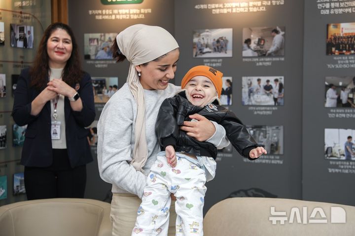 [=ý] ġḦ ġ ⻵ϴ Ÿ Ӵϰ  Ⱦ ø ִ. (= Ȼ꺴 ) 2024.11.29. photo@newsis.com. 