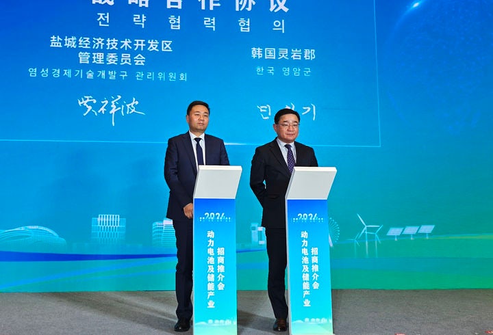 [영암=뉴시스]영암군-중국 염성시 업무협약. (사진=영암군 제공) 2024.12.03. photo@newsis.com *재판매 및 DB 금지