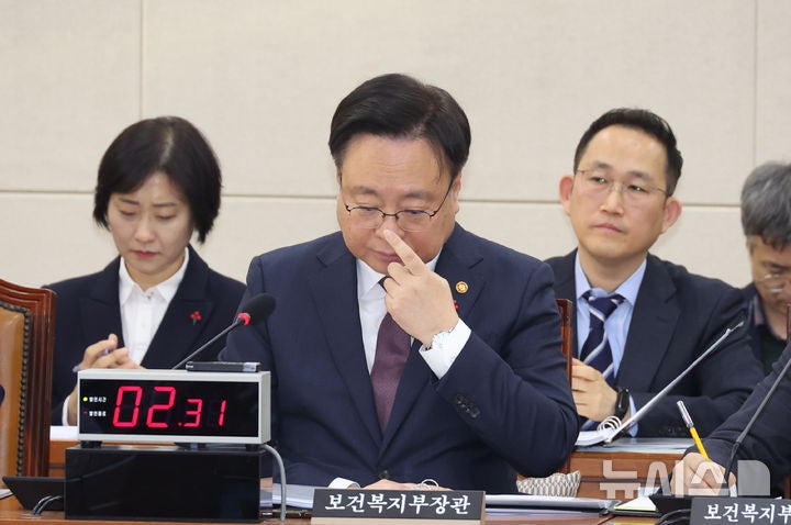 <b>조규홍</b> "尹 <b>계엄</b>선포 동의 안 해…놀라고 경황 없었다"