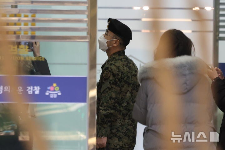 특수본, <b>곽종근</b> 전 <b>특수전사령관</b> 소환…군 수뇌부 조사