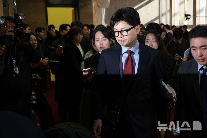 여, 윤 조기 퇴진 시기·방법 놓고 이견…<b>탄핵</b>안 <b>표결</b> 방침 못 정해