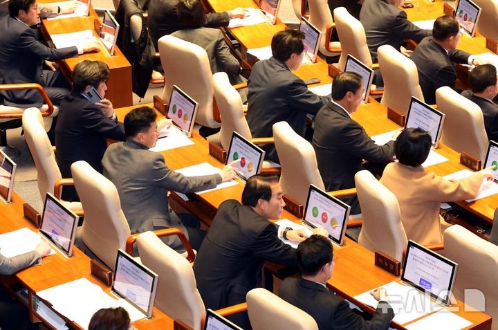 여당, <b>내란 상설특검</b>안 자유투표에 23명 찬성
