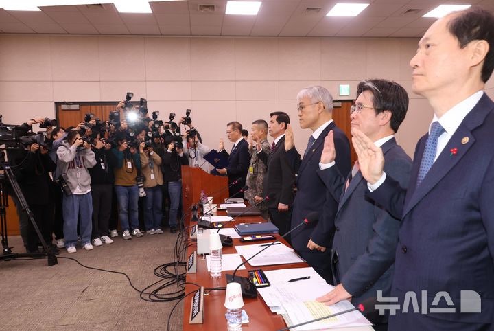 <b>내란 특검법</b>·네 번째 <b>김건희 특검법</b>, 야 단독 <b>법사위 통과</b>