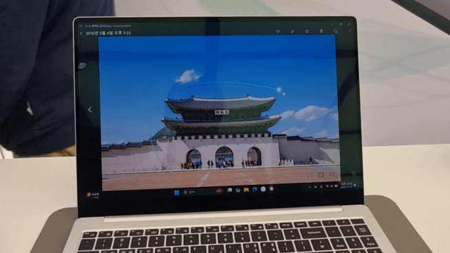 [Seoul=Newsis] A detailed information is provided as the Gwanghwamun photo is dragged using Samsung Electronics' Galaxy Book5 Pro. (Photo by Lee Ji-yong) 2024.12.12. leejy5223@newsis.com *No Resale or Database Saving