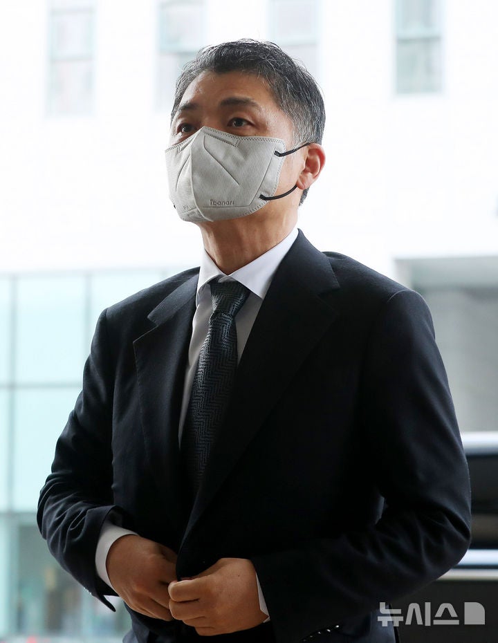 법정 향하는 <b>김범수</b>