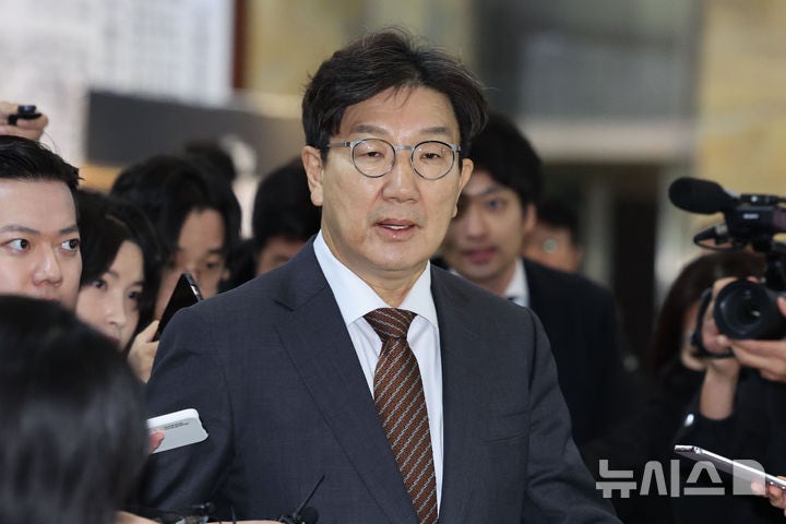 <b>권성동</b> "<b>탄핵</b> 반대 당론 바뀔 가능성 크지 않아… <b>표결</b> 전 당론 모을 예...