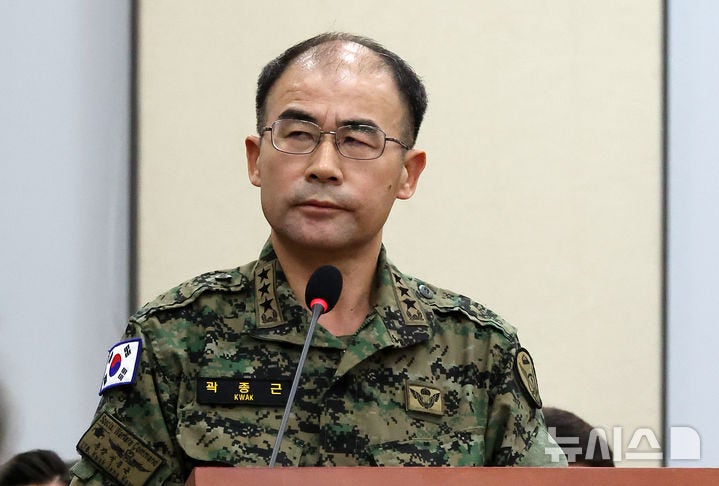 검찰, <b>곽종근</b> 전 특수전사령관 <b>구속영장 청구</b>
