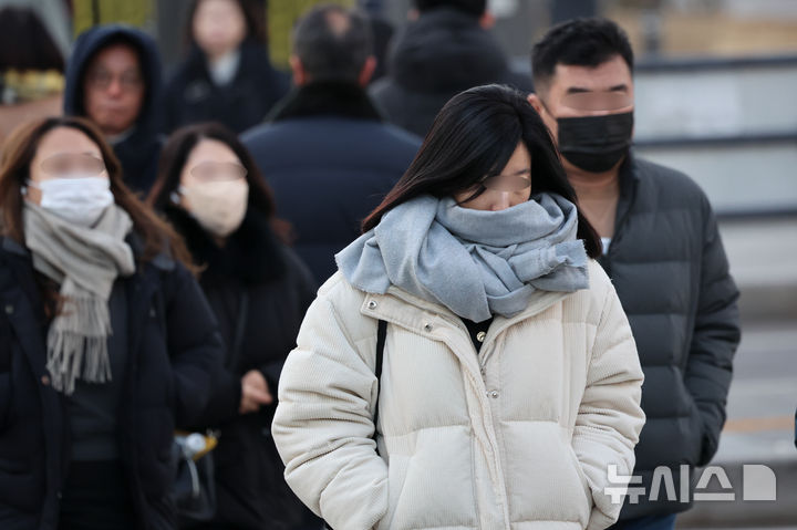 [=ý] ټ  = ߿   12   α ο ùε ٱ濡  ִ. 2024.12.12. ks@newsis.com