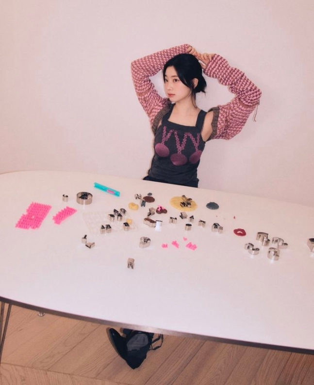 트와이스 다현, 민소매에 귀여운 포즈