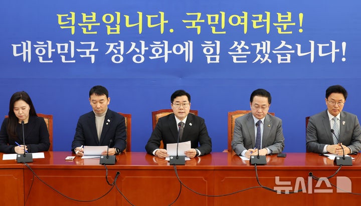 <b>박찬대 원내대표</b> <b>기자간담회</b>