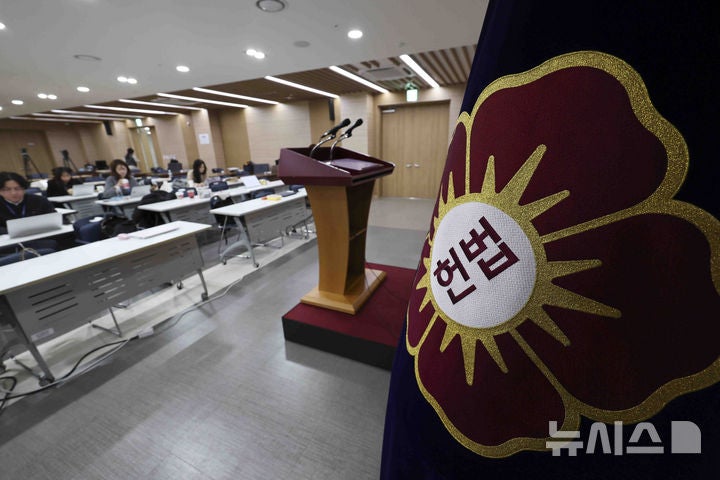 <b>윤 대통령</b> 측 "대리인단, <b>탄핵심판 변론준비기일</b> 출석"