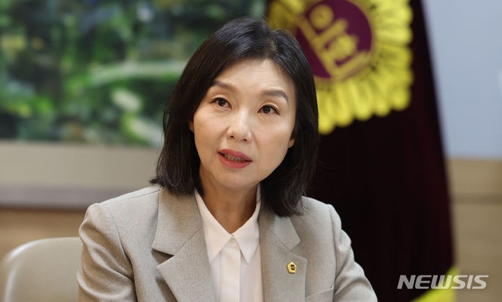 <b>최호정 서울시의회 의장</b> "민생 안정 최우선…소상공인 반드시 살릴 것"...