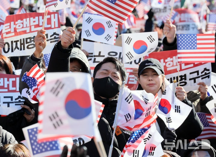 민주, "<b>끝까지 싸울</b> 것" 윤 메시지에 "충돌 부추겨…빨리 체포해야"(종합...