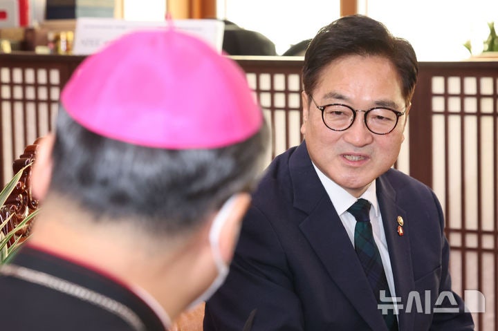 <b>우원식</b> 국회의장, <b>정순택</b> 대주교 접견