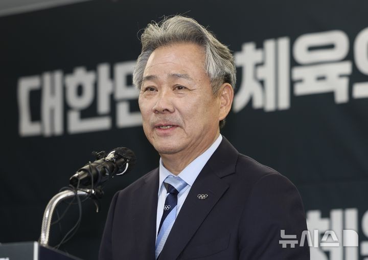 법원, <b>이기흥</b> 대한<b>체육회장</b> '<b>직무정지</b> 불복' 신청 항고도 기각