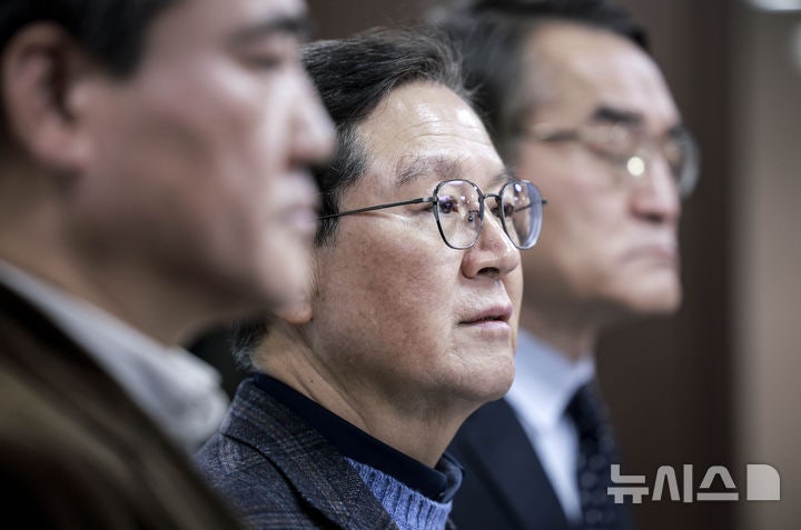 윤 측 "<b>대통령 관저</b> 보호가 <b>경비</b>단 의무…국방부, 경호 <b>강화</b>해야"
