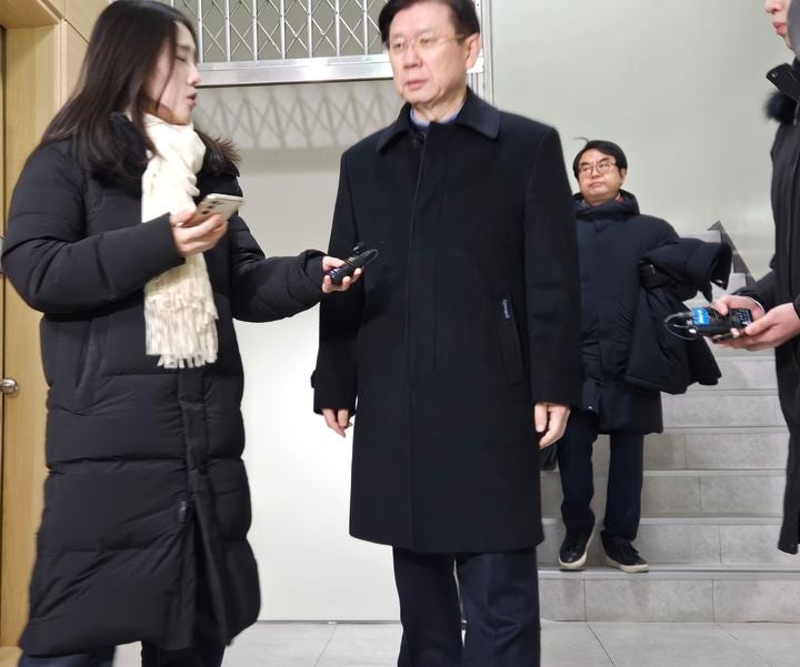 '尹<b>체포</b> 방해' <b>박종준</b>, 13시간 조사 받고 귀가…경찰, 긴급<b>체포</b> 안해(종...