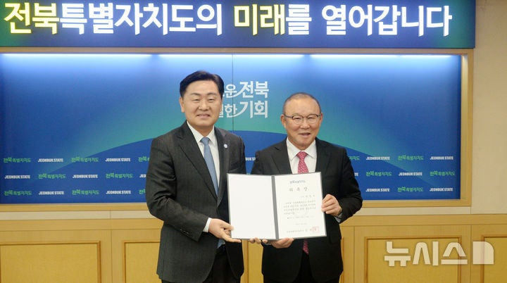 <b>박항서 감독</b>, <b>전북</b> 명예<b>홍보대사</b>로 위촉…"<b>전북</b> 발전에 노력"
