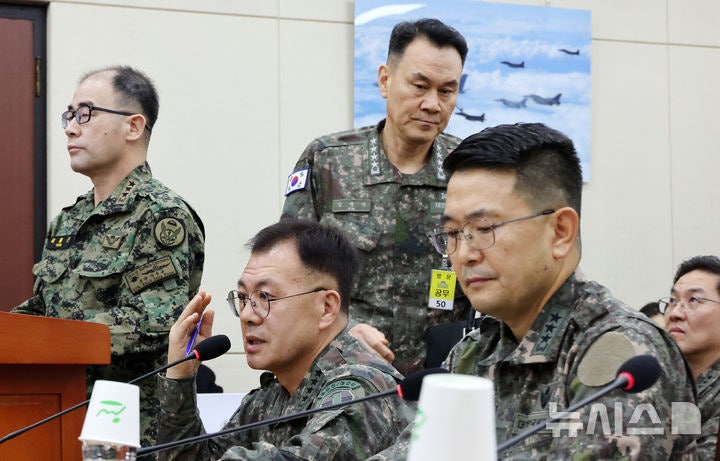 내란 <b>국조특위</b> 출석하는 <b>김명수 합참의장</b>