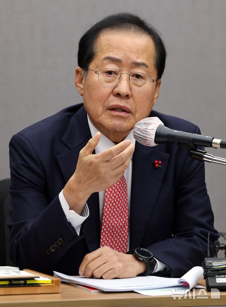 <b>홍준표</b> "尹, <b>좌파 집단</b>적 <b>광기 희생자</b>…당당하게 대처하시길"