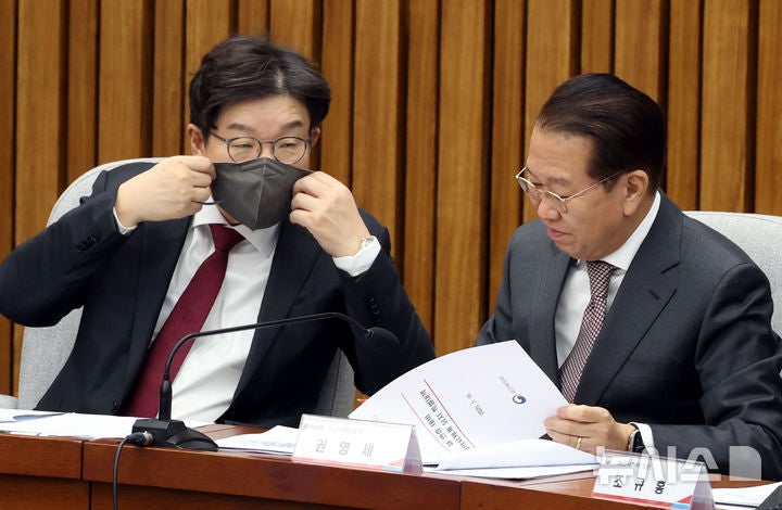 대화하는 <b>권영세</b>-<b>권성동</b>