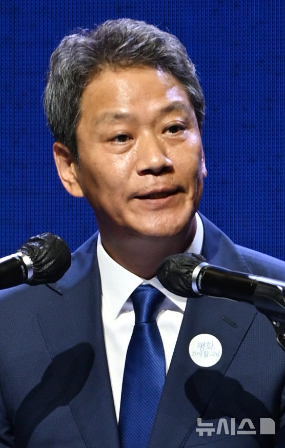 <b>임종석</b> "<b>이재명</b>만 바라보는 <b>민주당</b>, 국민 신뢰 얻을 수 있나"
