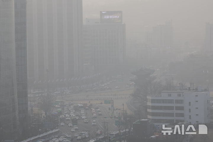 수도권 등 <b>미세먼지</b>·안개 뒤덮여…마스크 챙겨야