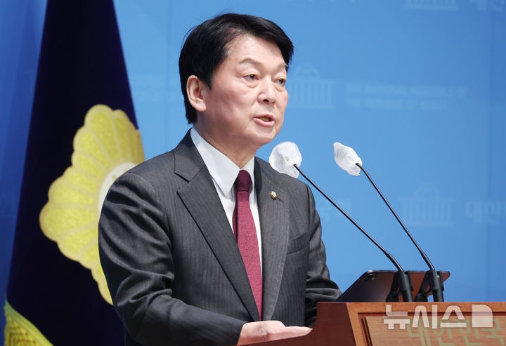 <b>안철수</b> "<b>이재명</b>, 대선 출마 위한 재판 중단 시도 멈춰야…'<b>법물장어</b>'"