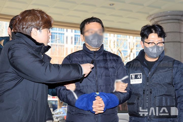'<b>서부지법</b> 난입' <b>전광훈</b> 교회 '<b>특임전도사</b>' 구속