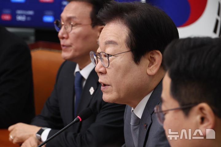 <b>이재명</b>, <b>통신 조회</b> 공개하며 "끝이 없다"…<b>검찰</b> "적법 절차"